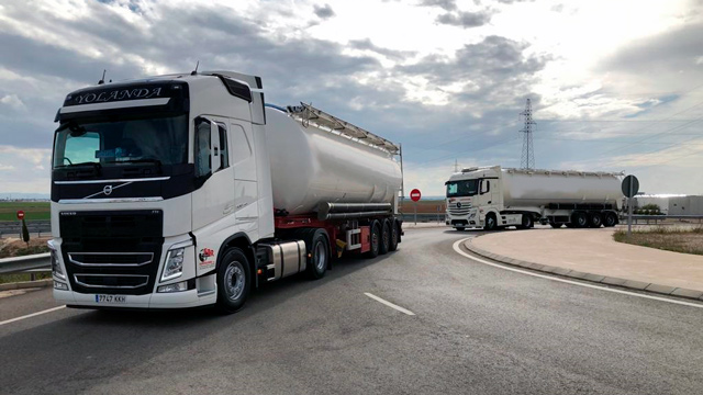 transporte a granel camión cisterna de productos alimentarios para consumo humano